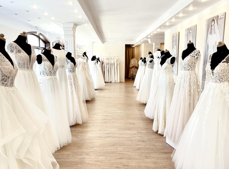 Trendy w sukienkach ślubnych