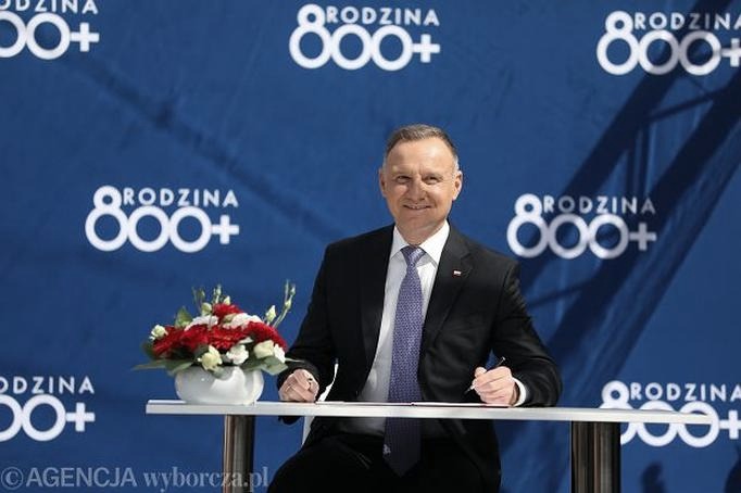 800 plus: Kiedy otrzymasz pieniądze? Sprawdź terminy wypłat w ZUS!