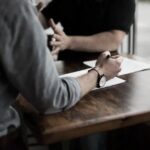 Jak skutecznie sprawdzić zadłużenie mieszkania bez księgi wieczystej i zminimalizować ryzyko