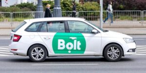 Ile naprawdę zarabiają kierowcy Bolta w Polsce? Sprawdź aktualne stawki i realia rynku!