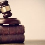 Jak cytować akty prawne w pracy magisterskiej — praktyczny przewodnik, uniknij błędów i niejasności