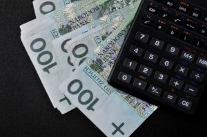 Jakie pit wybrać dla becikowego — 11 czy 37 i jak uniknąć błędów przy zgłoszeniu