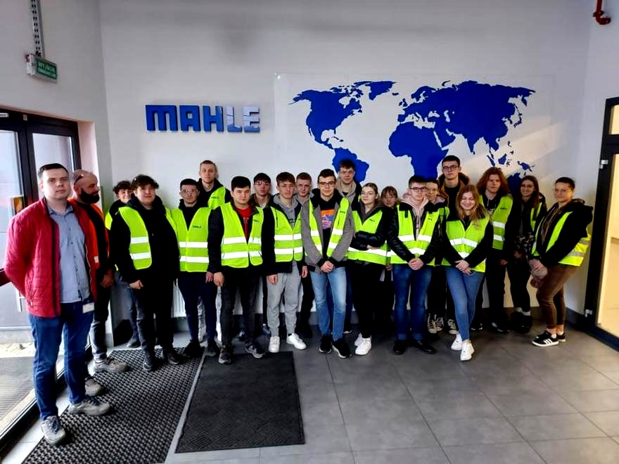 MAHLE – kluczowy gracz w przemyśle motoryzacyjnym, który warto poznać