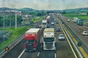 Ile można zarobić na transporcie? Realne stawki i koszty prowadzenia firmy