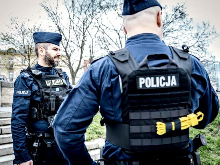 Ile można zarobić w policji? Pensja na start i zarobki według stopnia