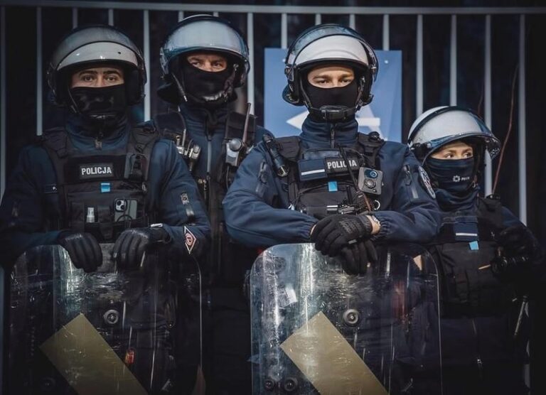 Ile można zarobić w policji: pensje, dodatki i benefity
