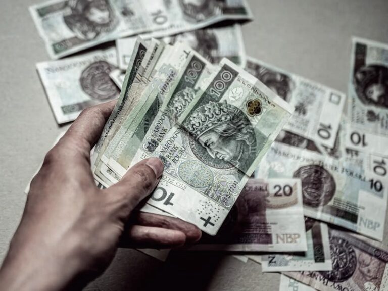 Kto udziela pożyczek zadłużonym? Legalne opcje i pułapki finansowe